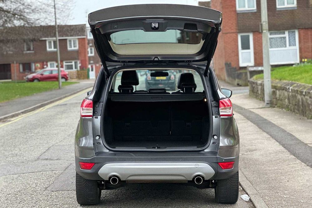 Щора за багажник Ford Kuga MK1 2008–2013, черна, алуминий и PVC