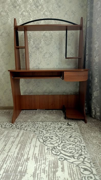 Стол компьютерный