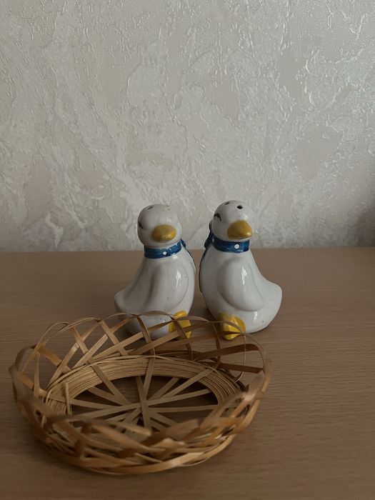Продам солонку и перечницу