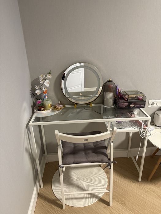 Консоль,туалетный столик