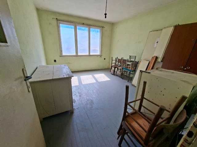 4-стаен апартамент с допълнителна постройка, Търговище, Център , 185 кв.м.