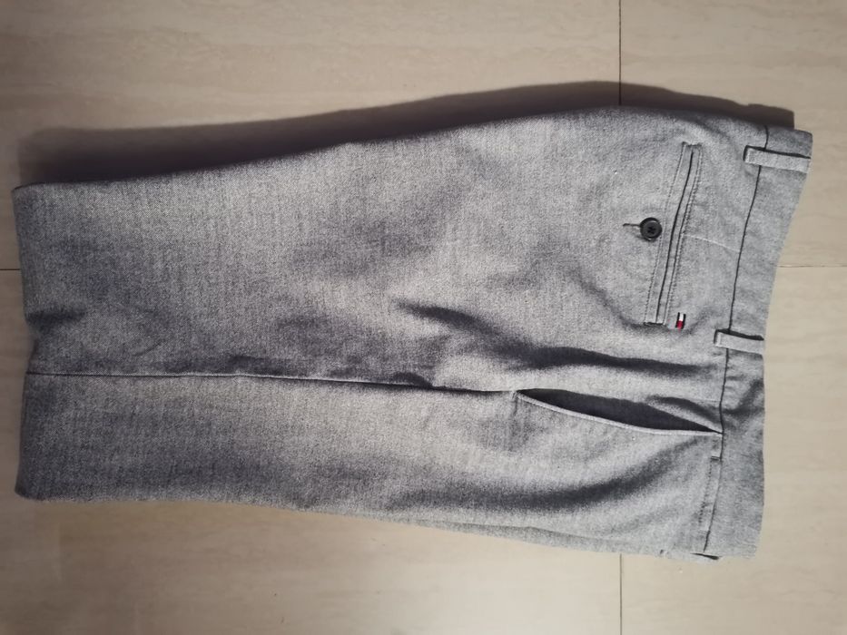 Vand pantaloni TOMMY HILFIGER marimea 33/34 (M)
