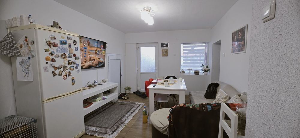 Къща с голям двор в село Поликраище