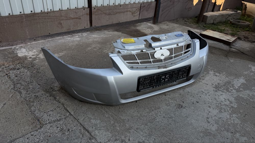 Продам бампер на приору