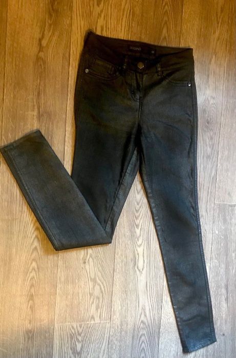 Джинсы стрейч покупала в Париже в блестках умеренно