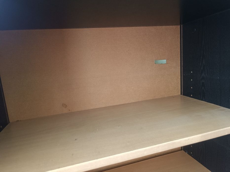 Шкаф с двумя полками