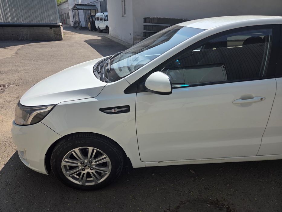 Машина.       kia rio