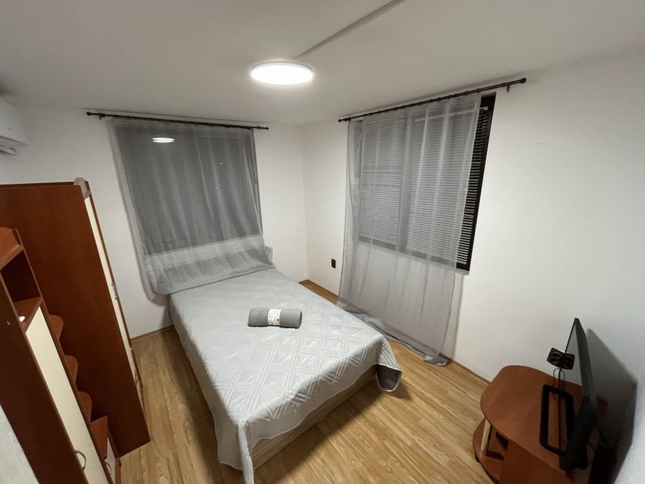 Дава се под наем Тристаен апартамент в Плевен, Идеален център - 60 кв.м за 382.5 € - Снимка #3