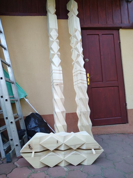 Stâlpi de lemn pentru foisor