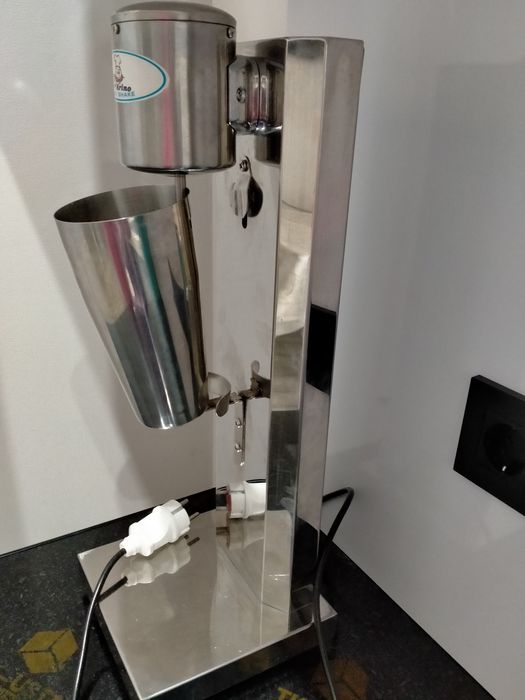 Шейкер для приготовления коктейлей