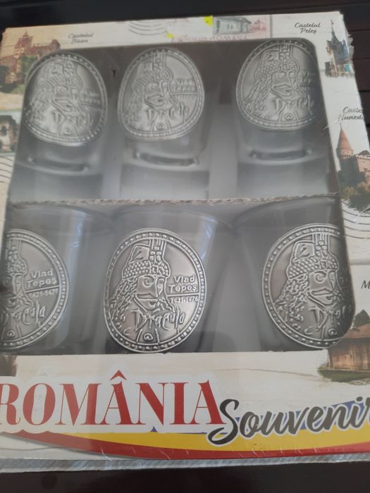 Set nou de pahare cu decorațiuni metalice