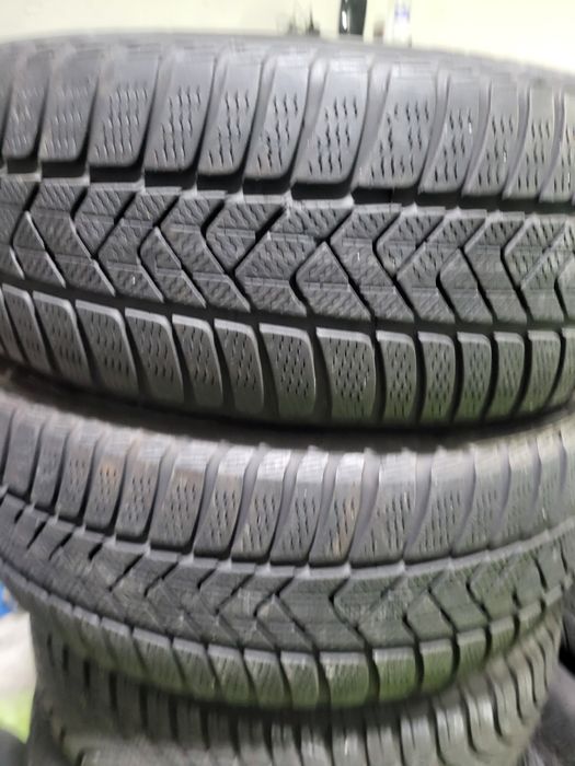 2 бр зимни 225/55/17 Pirelli