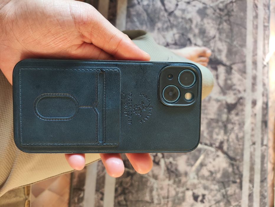 Продам Iphone 13