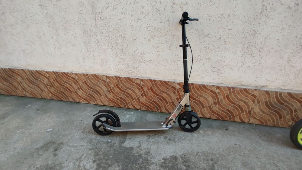 Vand bicicleta si trotineta