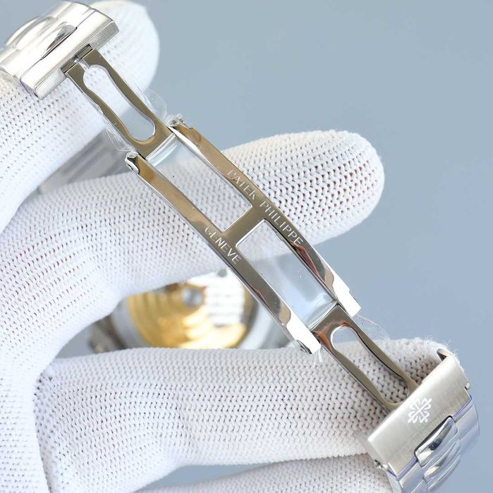 Patek Philippe Nautilus Ruby cu mișcare automată