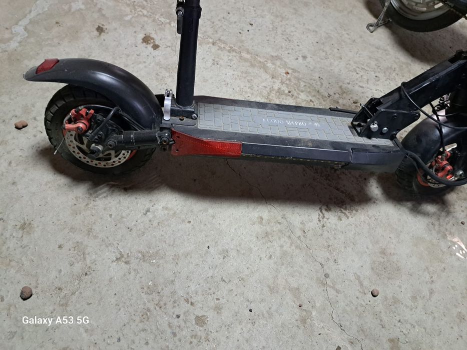 Продам электросамокат КУГО М4 ПРО