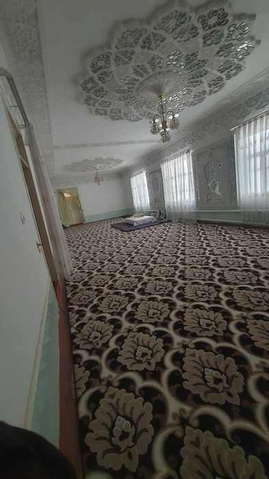 Ҳовли уй сотилади