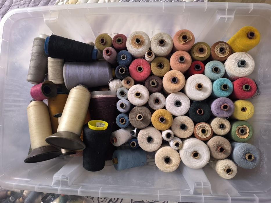 Нитки для шитья разные