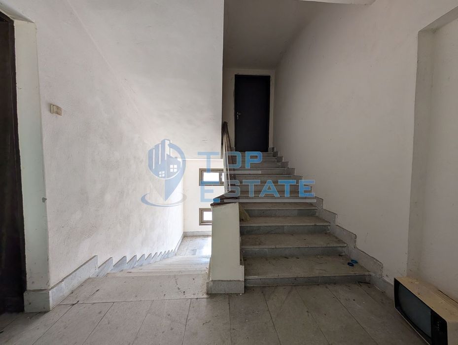 Масивна сграда за обществено обслужване в град Плачковци