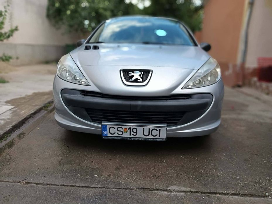 Vând Peugeot 206 + 1.4 benzina.  Am 2011