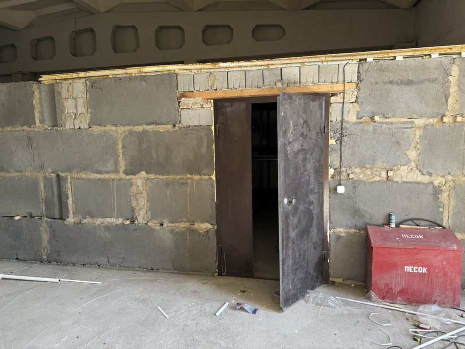 Продаю базу,  очень большая в центре города