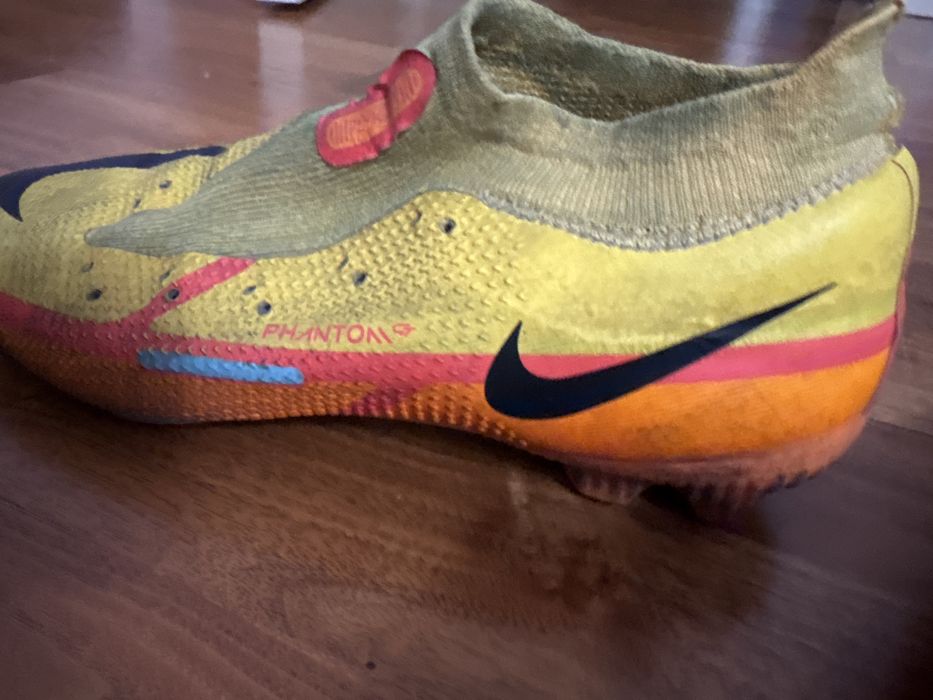 Vand ghete nike marimea 38 un pic tocite dar stare foarte buna