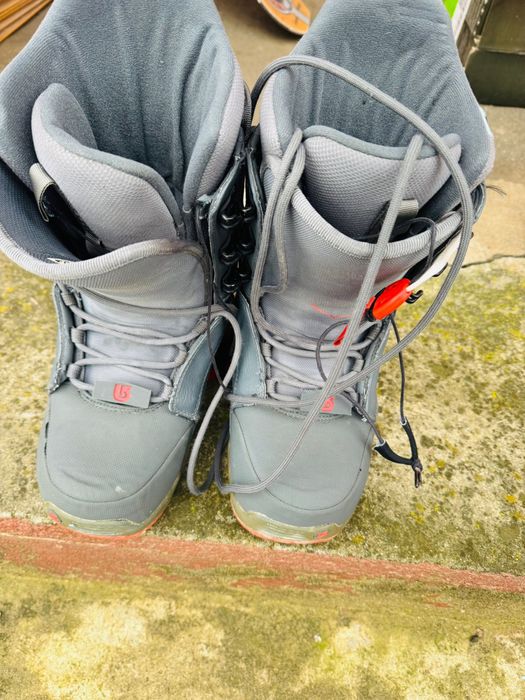 Vand placa snowboard cu legaturi si boots