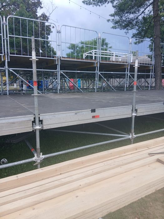 Scena, buteci layher, zona vip pentru evenimente