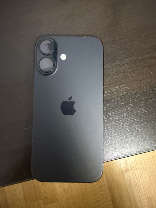 Vând telefon iphone 16 cu straea 100