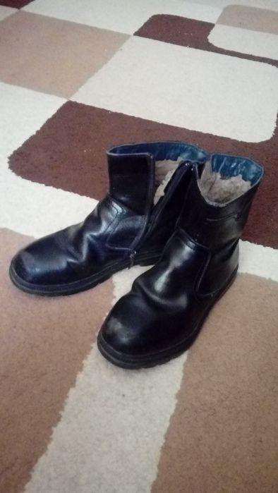 Продам детскую обувь