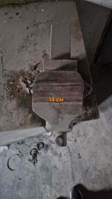 Тиски слесарные ТСЧ-140 мм, чугун, СССР  ГОСТ 4045-75 губцы 14см