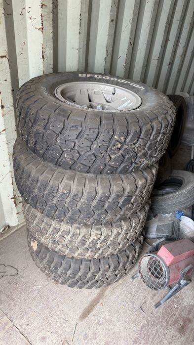 Продам шины с дисками 31x10.50R15LT