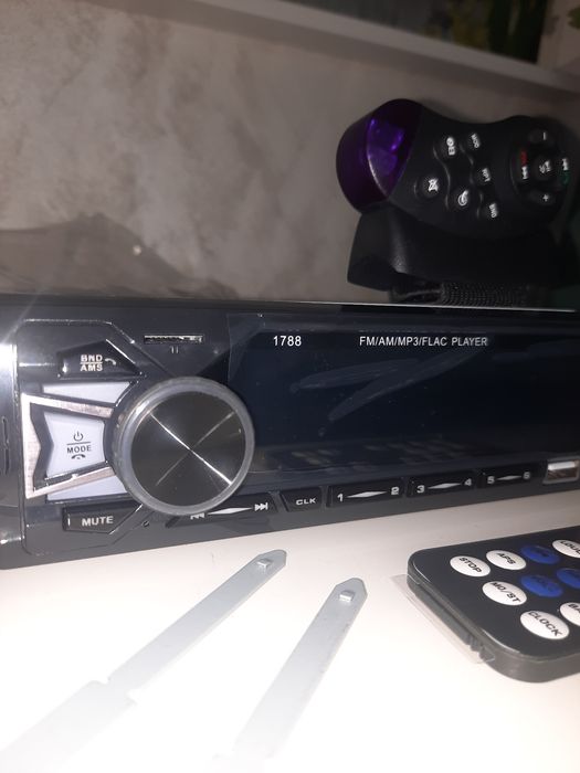 Radio casetofon auto wireless mp3 cu Bluetooth și Comandă volan