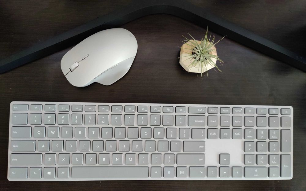 КУПУВАМ Microsoft Bluetooth Keyboard with Fingerprint ID