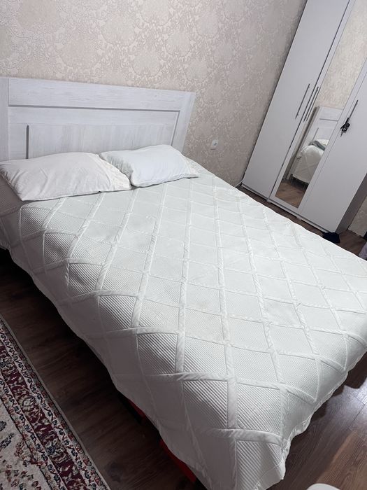 Продам комод, шкаф, кровать без матраса.