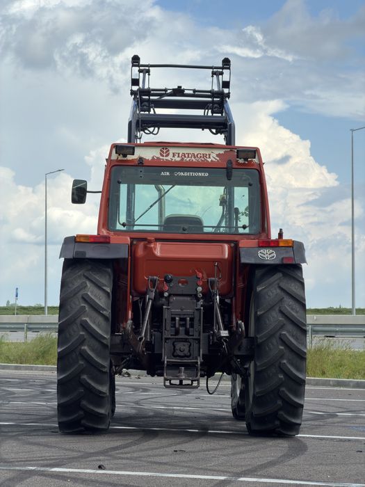 Tractor New Holland Fiat Agri 110 90 de 110 CP + Incarcator Maillux MX 80 + Furca Fiat 80 90 Fiat 70 90 Fiat 88 94 Claas Case John Deere New Holland