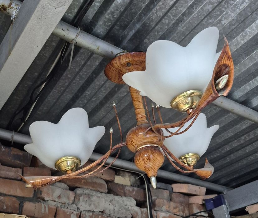 Продам люстру б/у