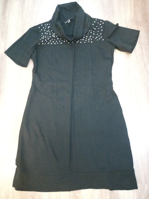 Нова рокля  VRS M (няма еластичност)15 лв 
Цена