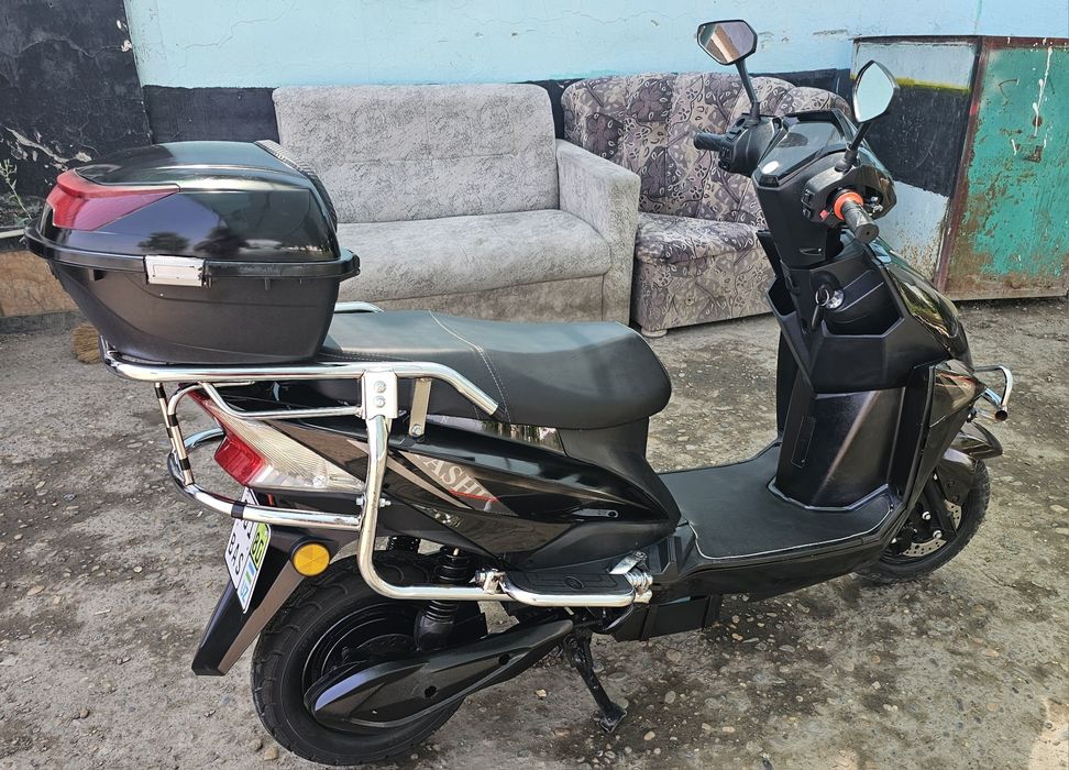 Электро скутер сотилади