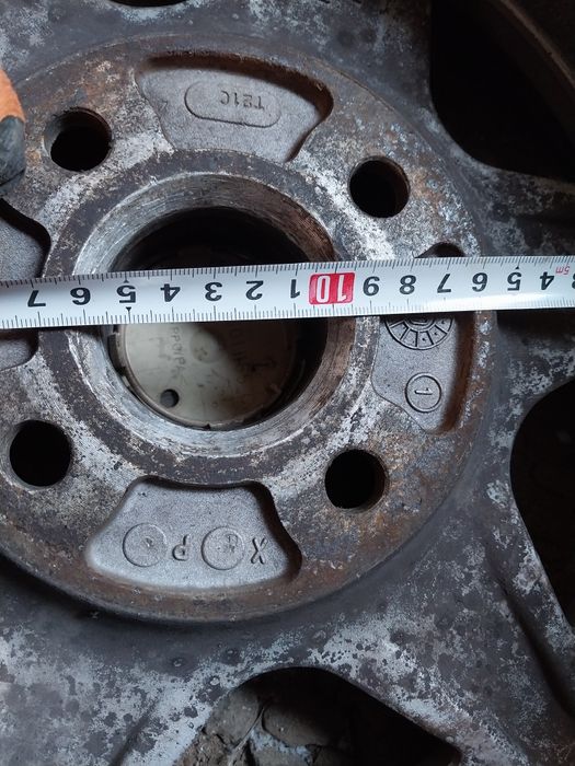 Диски R15 на Audi 80. Разболтовка 4×108.