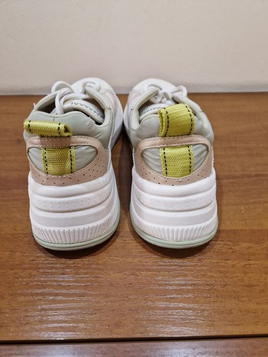 Сникърси на Zara