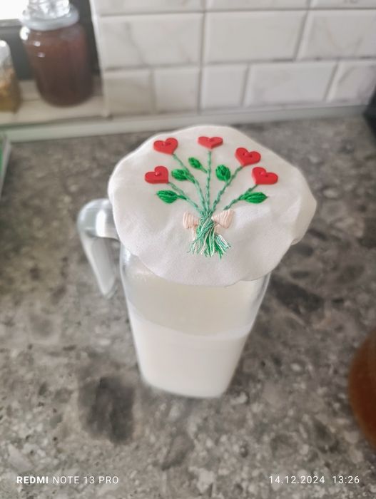 Husă brodată pt recipiente