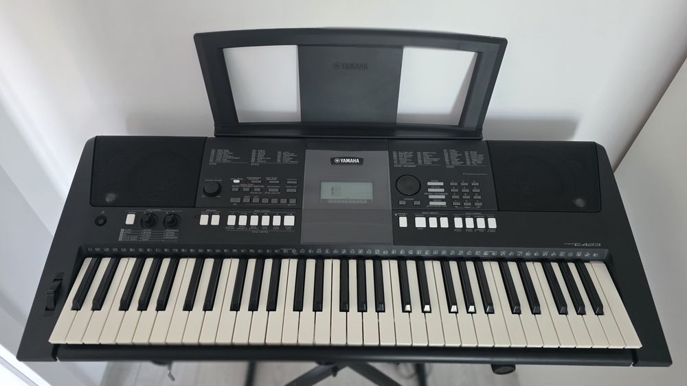 Yamaha PSR-E423 -impecabila