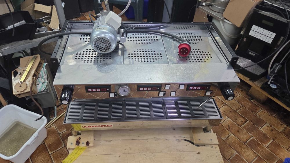 La Marzocco Linea Classic 3 groups , Cimbali , Faema, Astoria