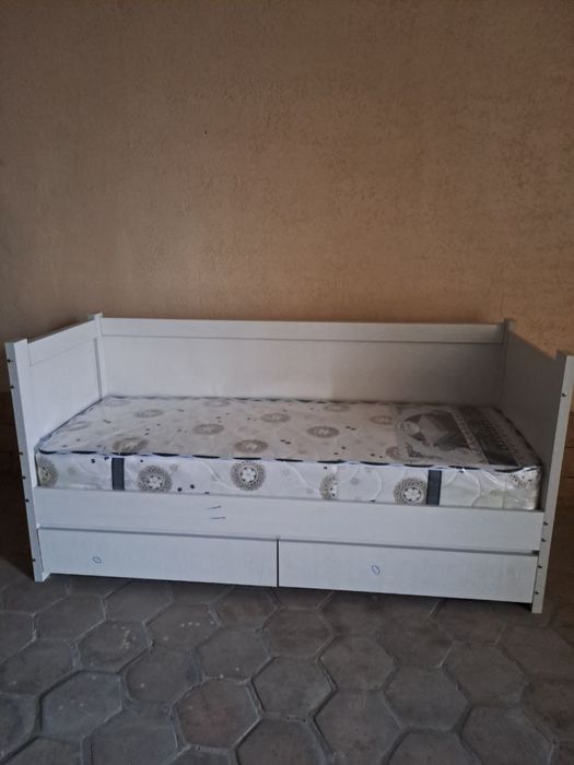 Срочно детская кровать сотилади!