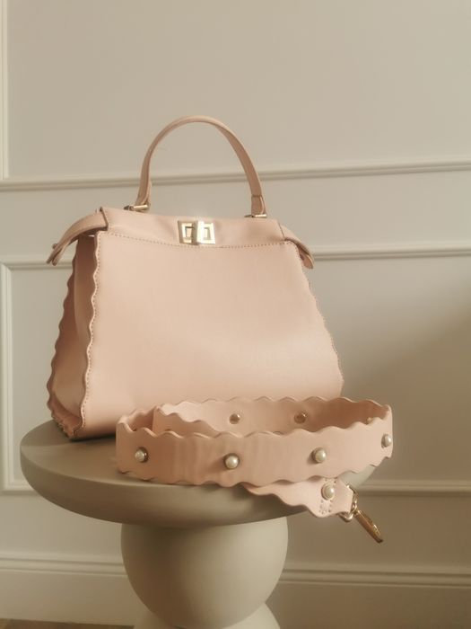 Дамска чанта в нежно розово