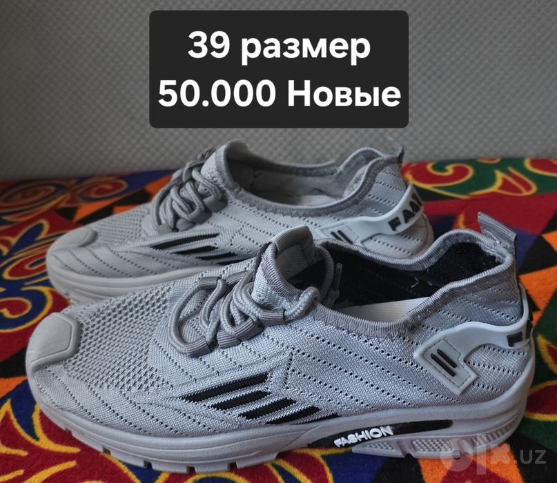 Новые кроссовки 39 размера