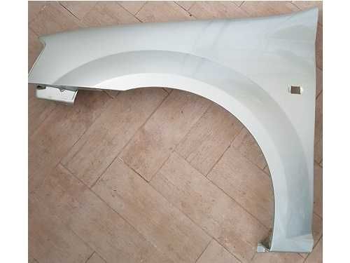 Aripă stânga față Logan 2004–2013 vopsită gri 01D