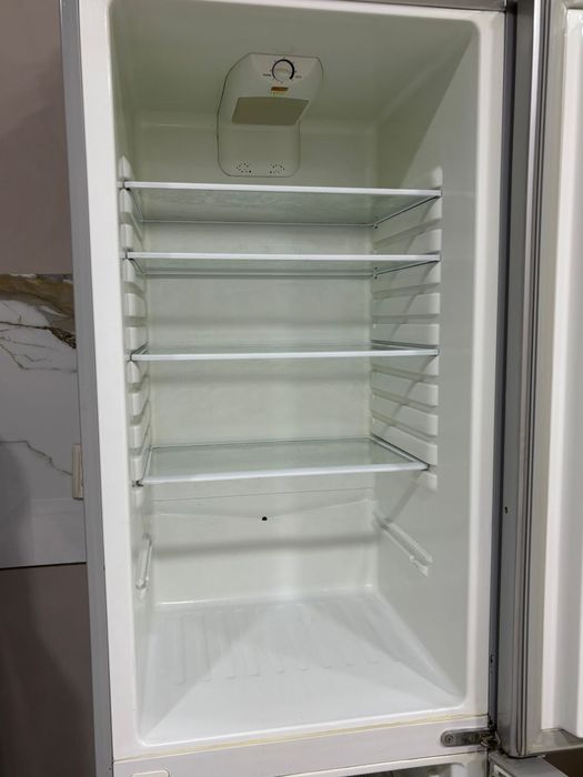 Продам Холодильник LG