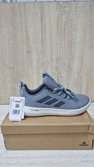 Продаю кроссовки новые